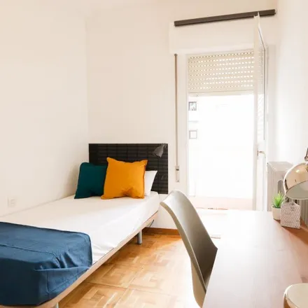 Rent this 8 bed room on Madrid in Dalieda de San Francisco, Gran Vía de San Francisco