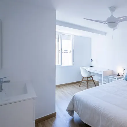 Rent this 3 bed room on Columbretes - Eugènia Viñes in Carrer de les Columbretes, 46011 Valencia