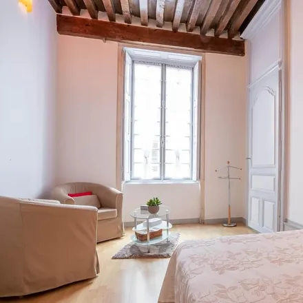 Rent this 2 bed apartment on 21200 Beaune