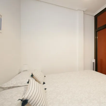 Image 4 - Vinos y Tapas, Calle del General Pardiñas, 25, 28001 Madrid, Spain - Apartment for rent