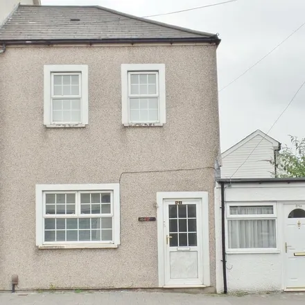 Rent this 3 bed townhouse on Dorset Street in Cardiff, CF11 6PU