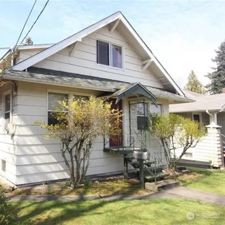 Buy this 7 bed house on 5309 7th Avenue Northeast in Seattle, WA 98105