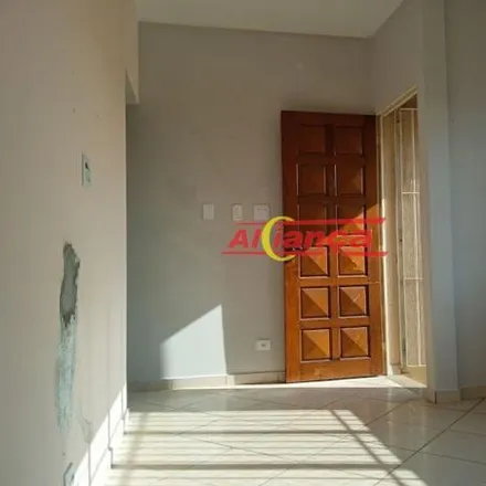 Rent this 2 bed house on Rua Augusto Calheiros in Paraventi, Guarulhos - SP