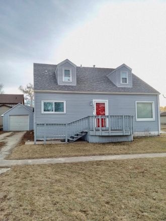 Rent this 3 bed house on 1021 10th Avenue in Manson, IA 50563