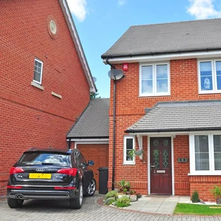 Rent this 4 bed duplex on 26 Lancaster Road in Maidenhead, SL6 5EP
