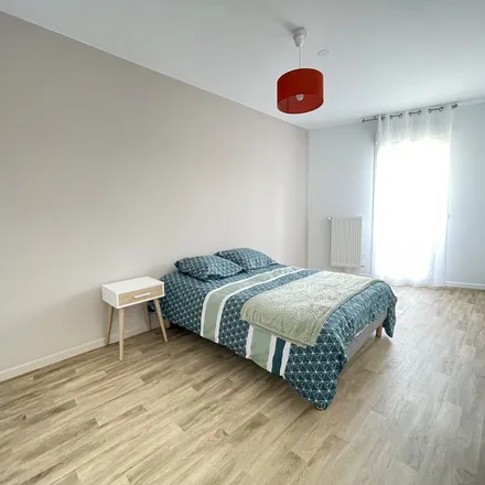 Rent this 3 bed apartment on 4 Place de la Libération in 78670 Villennes-sur-Seine, France
