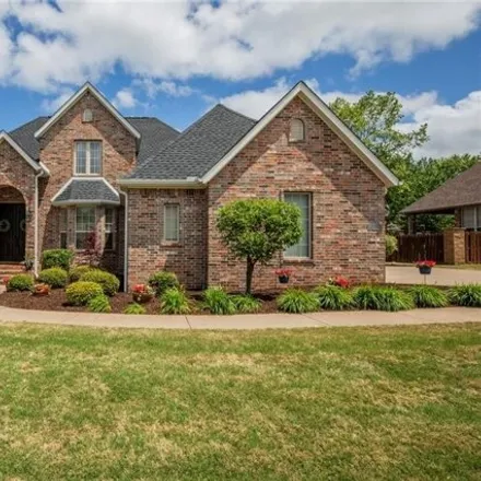 Buy this 5 bed house on 6605 Willowridge Lane in Rogers, AR 72758