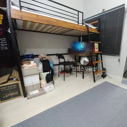 Rent this studio apartment on 서울특별시 성동구 송정동 66-156