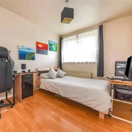 Image 7 - Ayrton Gould House, Roman Road, London, E2 0QY, United Kingdom - Apartment for sale