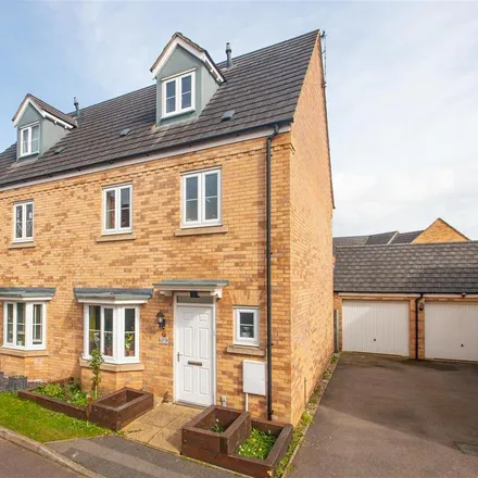 Rent this 4 bed townhouse on Temple Crescent in Milton Keynes, MK4 4JL