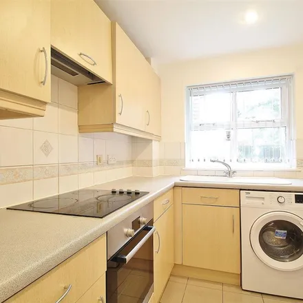 Rent this 2 bed apartment on London Road in London, TW7 5AF