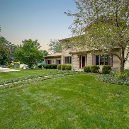 Image 2 - 94 Kenfield Circle, Bloomington, IL 61704, USA - House for sale
