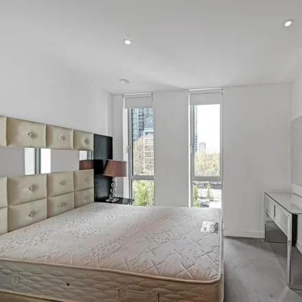 Image 5 - 3 Pan Peninsula Square, Canary Wharf, London, E14 9HQ, United Kingdom - Apartment for rent