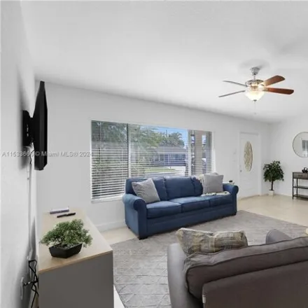 Image 9 - Northeast 51st Street, Fairlawn, Deerfield Beach, FL 33441, USA - House for rent