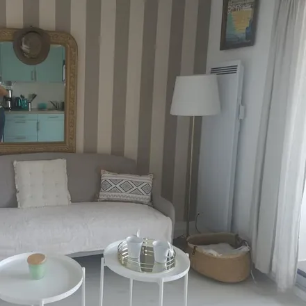 Rent this 1 bed apartment on 44350 Guérande