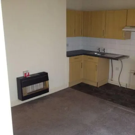 Image 2 - West End, Queensbury, BD13 2AA, United Kingdom - Townhouse for rent