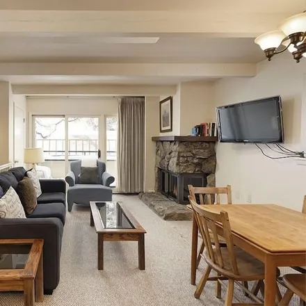 Rent this 2 bed townhouse on Aspen