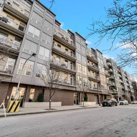 Rent this 3 bed condo on 6 North Carpenter Street in Chicago, IL 60622