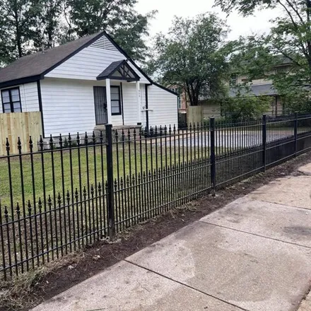 Buy this 3 bed house on 867 National Street in Memphis, TN 38122