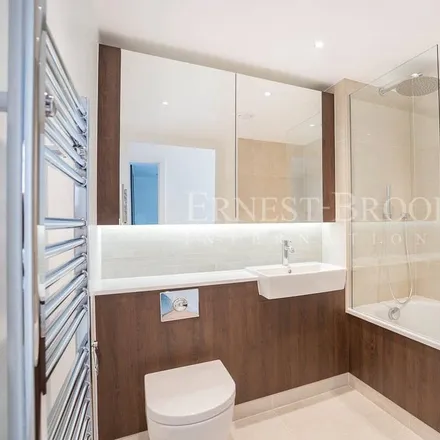 Image 5 - Landmark East Tower, 24 Marsh Wall, Canary Wharf, London, E14 9TP, United Kingdom - Apartment for rent