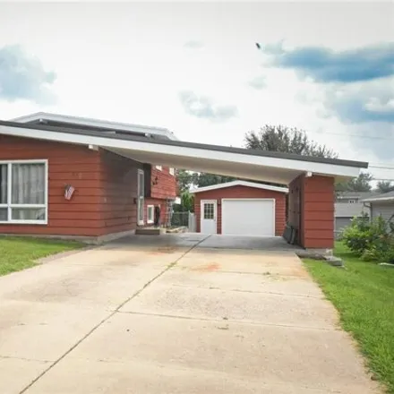 Buy this 3 bed house on 815 29th St NE in Cedar Rapids, Iowa