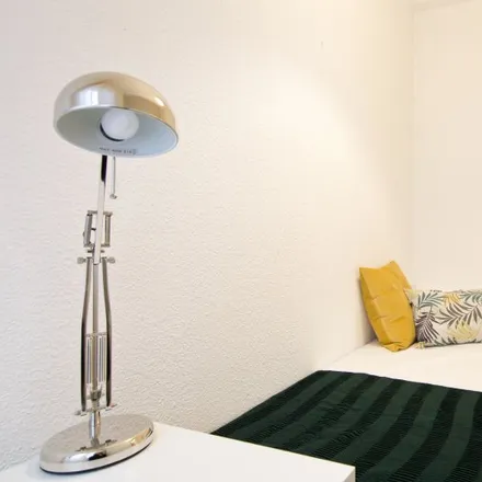 Rent this 6 bed room on Madrid in Calle de Núñez Morgado, 13