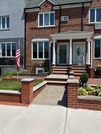 Image 1 - 69 Gravesend Neck Road, New York, NY 11223, USA - Townhouse for sale