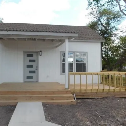 Buy this 3 bed house on 722 South King Street in Alice, TX 78332
