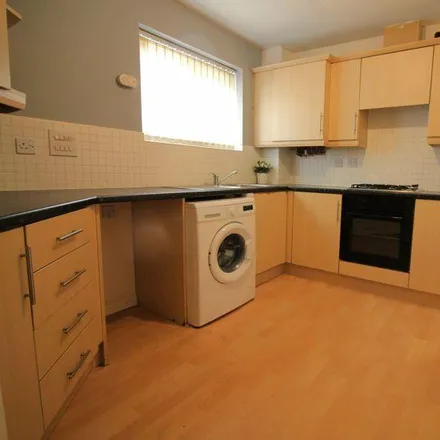 Image 2 - Bean Drive, Tipton, DY4 9SU, United Kingdom - Apartment for rent