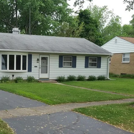 Buy this 3 bed house on 1515 Walnut Drive in Woodstock, IL 60098