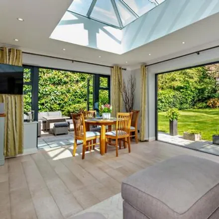 Image 7 - Middle Hill, Englefield Green, TW20 0JS, United Kingdom - House for sale