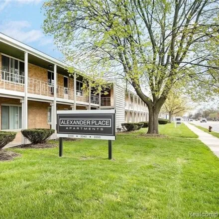 Rent this 2 bed apartment on Greenfield / Judson (NB) in Greenfield Road, Royal Oak