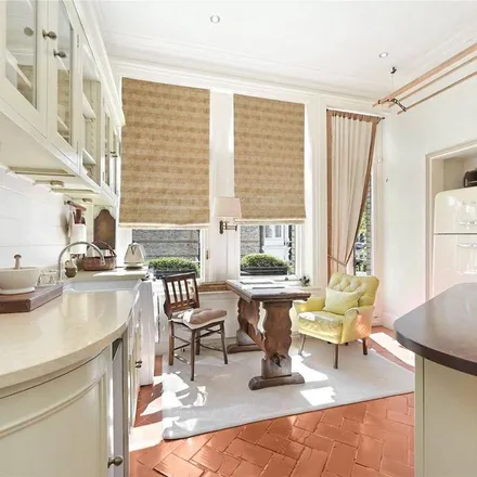 Rent this 2 bed apartment on 20 Glazbury Road in London, W14 9AS