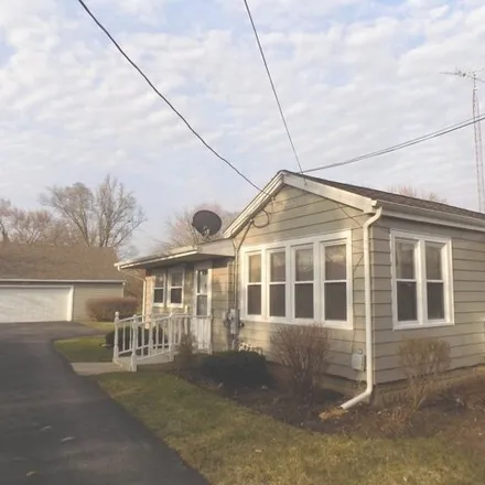 Buy this 2 bed house on 527 East Washington Street in Marengo, IL 60152