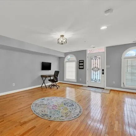 Image 5 - 1707 East Lombard Street, Baltimore, MD 21231, USA - House for sale