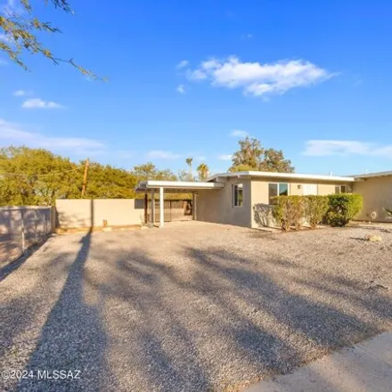 Buy this 3 bed house on 857 South Fordham Drive in Tucson, AZ 85710