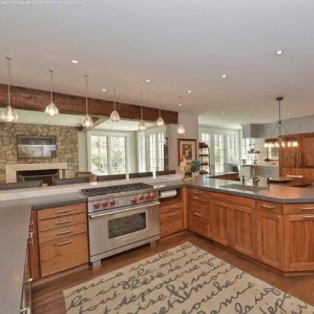 Image 9 - 12 Cameron Road, Saddle River, Bergen County, NJ 07458, USA - House for sale