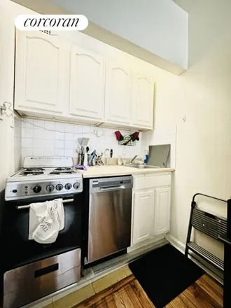 Image 2 - 444 W 49th St Apt 4B, New York, 10019 - Apartment for rent