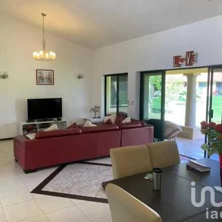 Rent this 4 bed house on unnamed road in 62460 Jiutepec, MOR