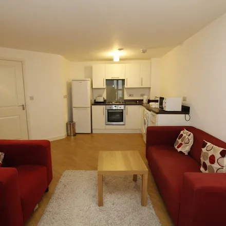 Rent this 1 bed apartment on East Street in Swindon, SN1 5BT
