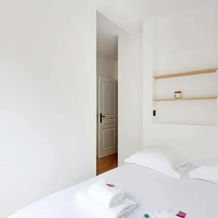 Image 4 - 8 Rue Turgot, 75009 Paris, France - Apartment for rent