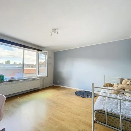 Rent this 3 bed apartment on Bosduinstraat 1 in 2990 Wuustwezel, Belgium