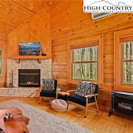 Image 7 - 116 Rhododendron Drive, Beech Mountain, NC 28604, USA - House for sale