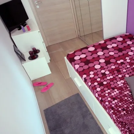 Rent this 6 bed room on Varann in Via Giovanni Pascoli, 20129 Milan MI