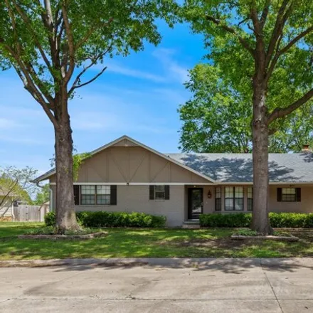 Buy this 3 bed house on 1991 Inverness Court in Miami, OK 74354