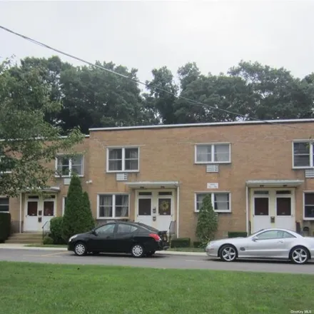 Rent this 1 bed apartment on 3592 Park Avenue in Wantagh, NY 11793