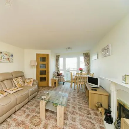 Image 2 - Jevington Gardens, Eastbourne, BN21 4HH, United Kingdom - Apartment for sale