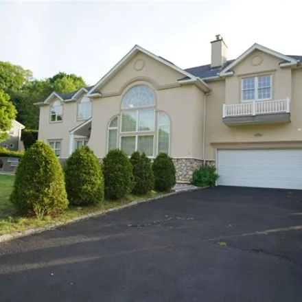 Buy this 6 bed house on 3 Fairview Lane in City of Glen Cove, NY 11542