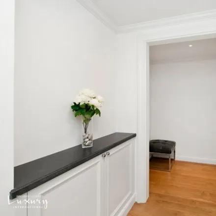 Buy this 3 bed condo on 721 Fifth Ave Unit 61l in New York, 10022