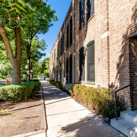 Buy this 1 bed loft on 5235-5237 North Ravenswood Avenue in Chicago, IL 60640